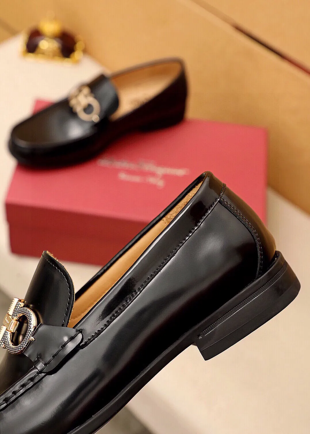 Men's shoes 💰480 💐 Product trademark: Ferragamo "Ferragamo" casual leather shoes Regular size: 38-44 (45🉑️customized) Product materials: Selected imported first-layer open-edge beaded cowhide leather upper + luxury hardware buckle, imported water-dyed cowhide leather lining. Strong three-dimensional visual effect, original outsole color: 3⃣️seed leather materials available